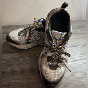 New Balance Men's Gray and Blue Sneakers